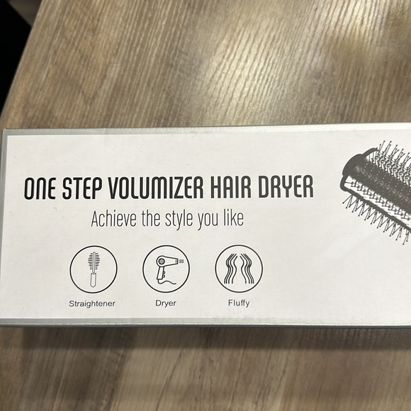 BRAND NEW in box blow dry brush! - Picture 2 of 2
